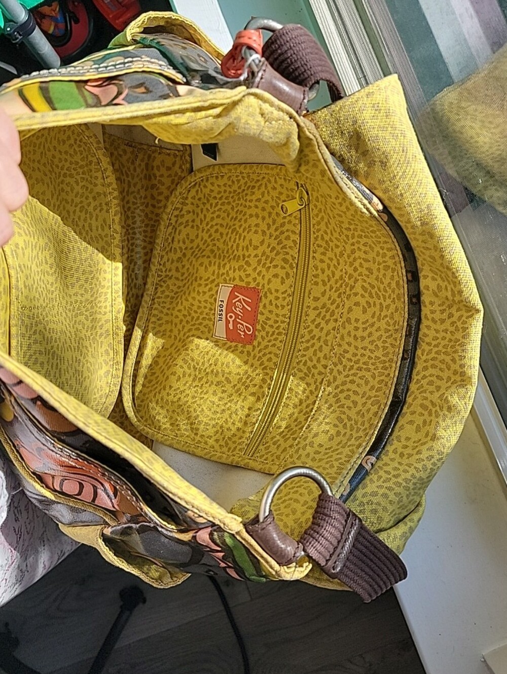 FOSSIL Key Per Gray Canvas Coated Glossy Flower Scene Messenger Laptop Bag - Picture 5 of 9